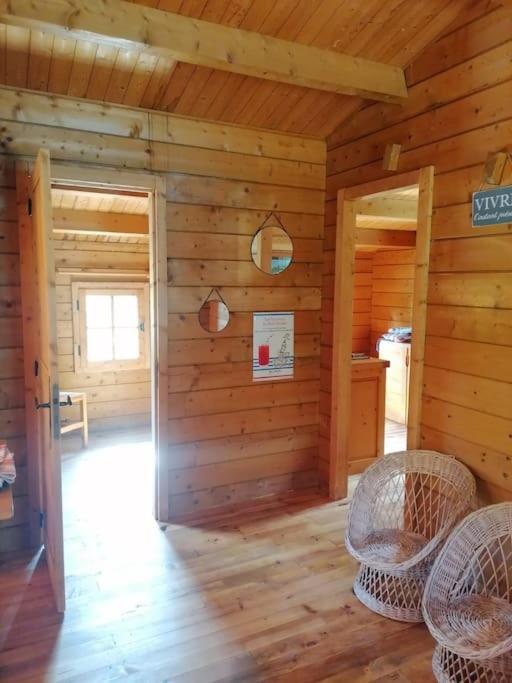 Chalet En Pleine Nature Au Bord D'Un Etang Lanvallay Exteriör bild
