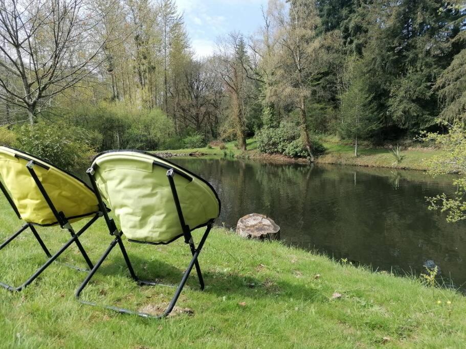 Chalet En Pleine Nature Au Bord D'Un Etang Lanvallay Exteriör bild