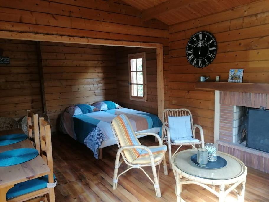 Chalet En Pleine Nature Au Bord D'Un Etang Lanvallay Exteriör bild
